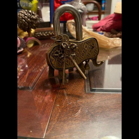 Elephant style brass padluck with 2 keys - Picture 5 of 7
